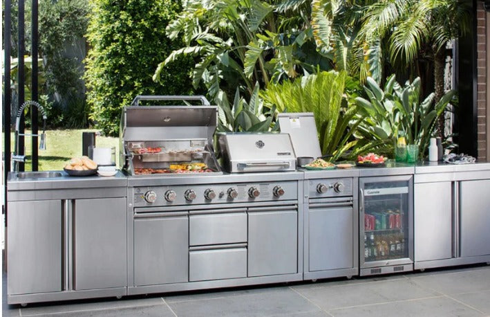 Embrace the Great Outdoors with the Latest Trend: Outdoor Kitchens